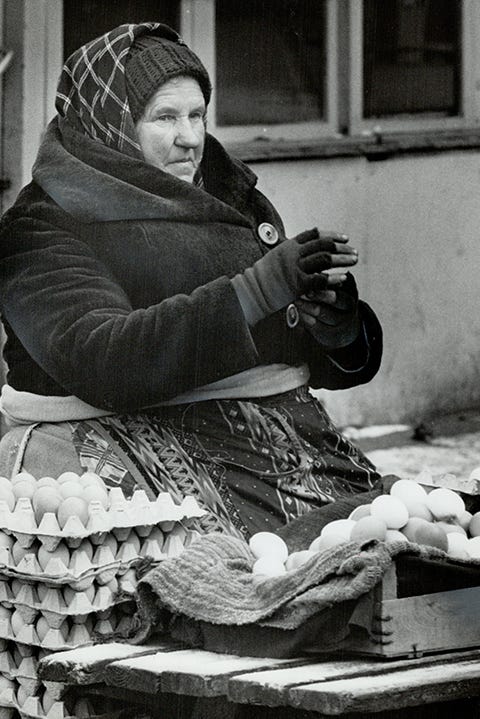 Human body, Winter, Sitting, Beanie, Monochrome, Knit cap, Bonnet, Selling, Hawker, Woolen, 