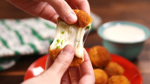 preview for These Copycat Texas Roadhouse Rattlesnake Bites Are Dangerously Cheesy
