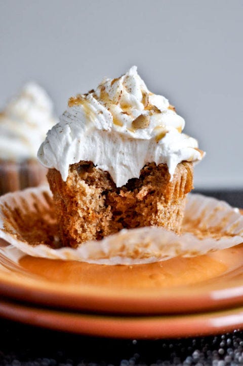 Dish, Food, Cuisine, Dessert, Whipped cream, Ingredient, Buttercream, Baked goods, Cake, Cupcake, 