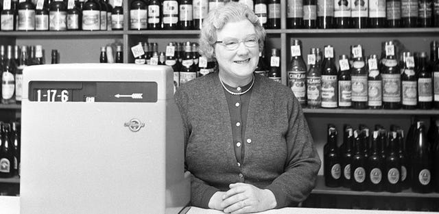 Drink, Liqueur, Black-and-white, Distilled beverage, Bartender, 