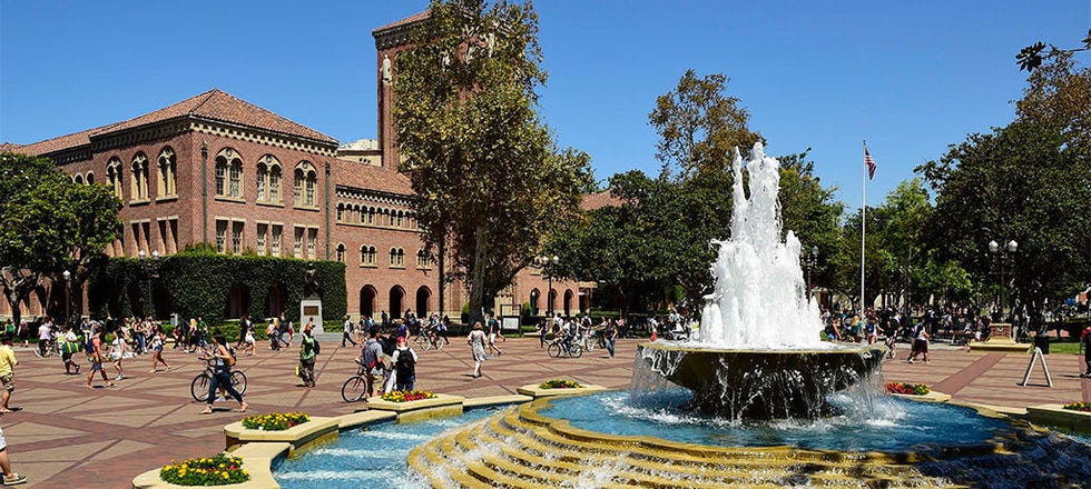 Fountain, Public space, Water feature, City, Town, Landmark, Town square, Plaza, Human settlement, Garden, 