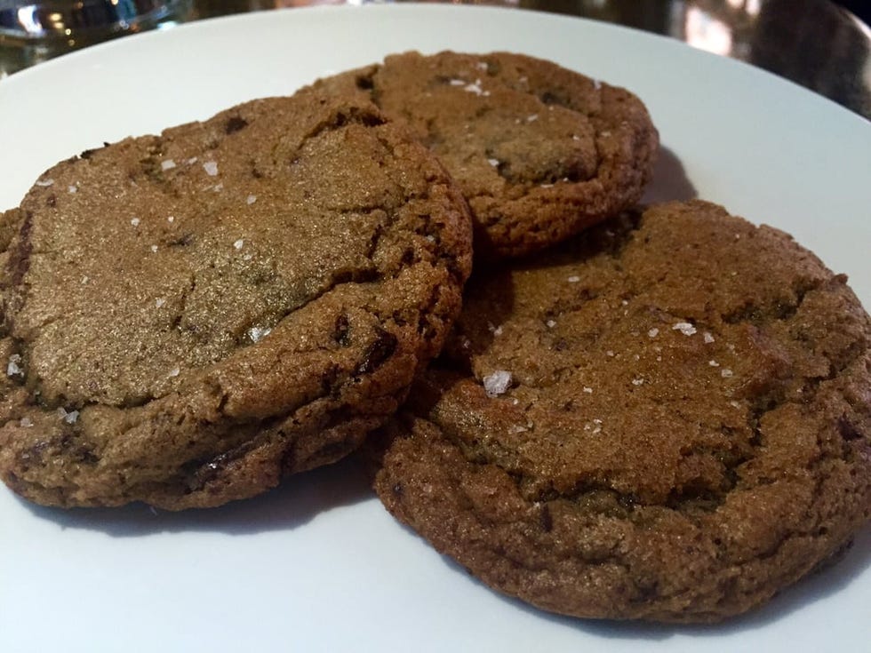 Food, Finger food, Biscuit, Cookies and crackers, Baked goods, Dessert, Cookie, Ingredient, Cuisine, Dishware, 