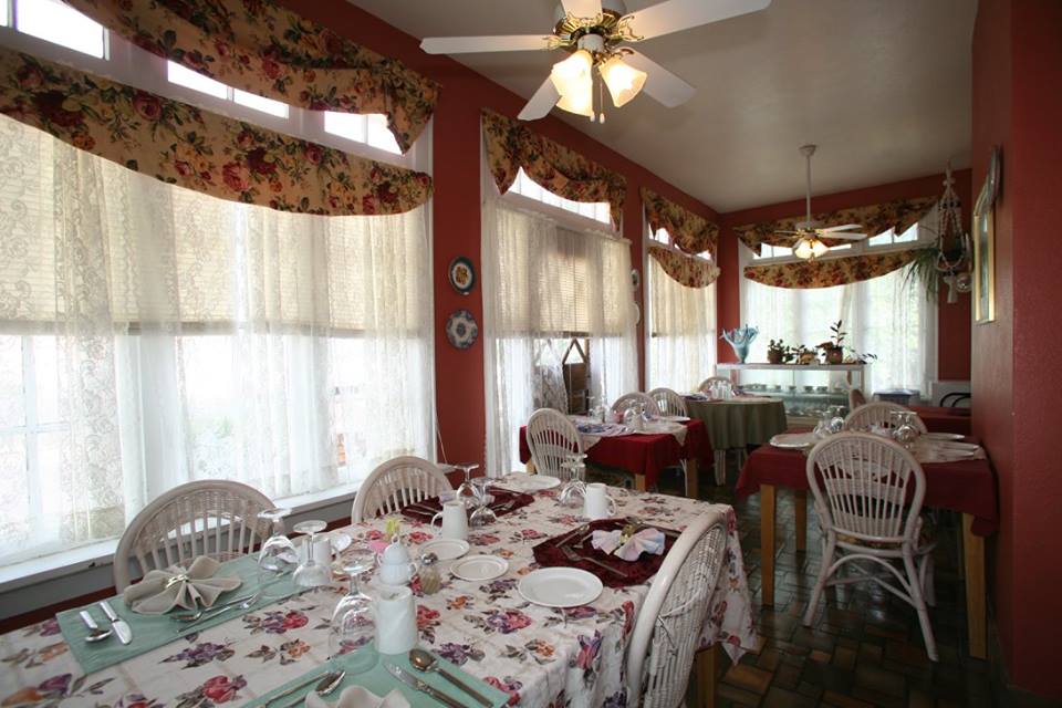 Restaurant, Room, Property, Building, Interior design, Dining room, Furniture, Tablecloth, Table, Real estate, 