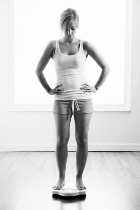 White, Standing, Black, Shoulder, Leg, Black-and-white, Human leg, Arm, Joint, Monochrome, White, Standing, Black, Shoulder, Leg, Black-and-white, Human leg, Arm, Joint, Monochrome,