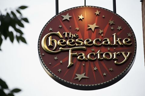 cheesecake factory restaurant sign