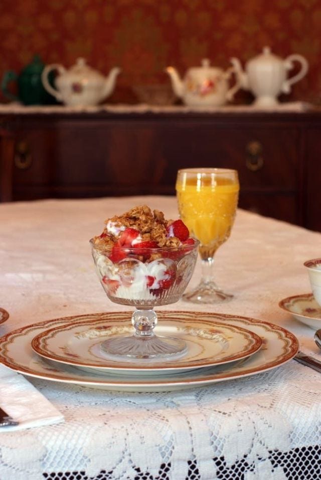Serveware, Dishware, Drinkware, Tableware, Glass, Porcelain, Garnish, Home accessories, Ceramic, Dessert, 