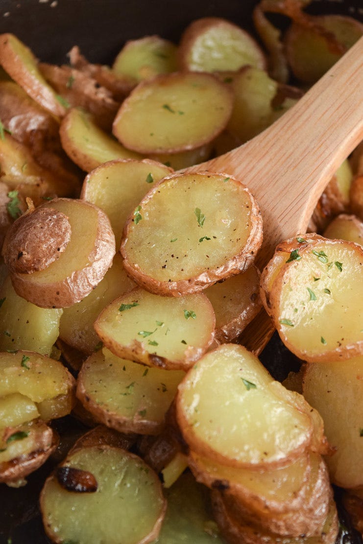 Dish, Food, Cuisine, Ingredient, Lyonnaise potatoes, Potato, Produce, Root vegetable, Side dish, Home fries, 