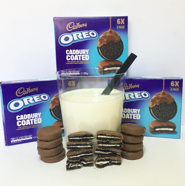 Oreo, Snack, Cookies and crackers, Cookie, Food, Horchata, Finger food, Milkshake, Almond milk, Baked goods, 