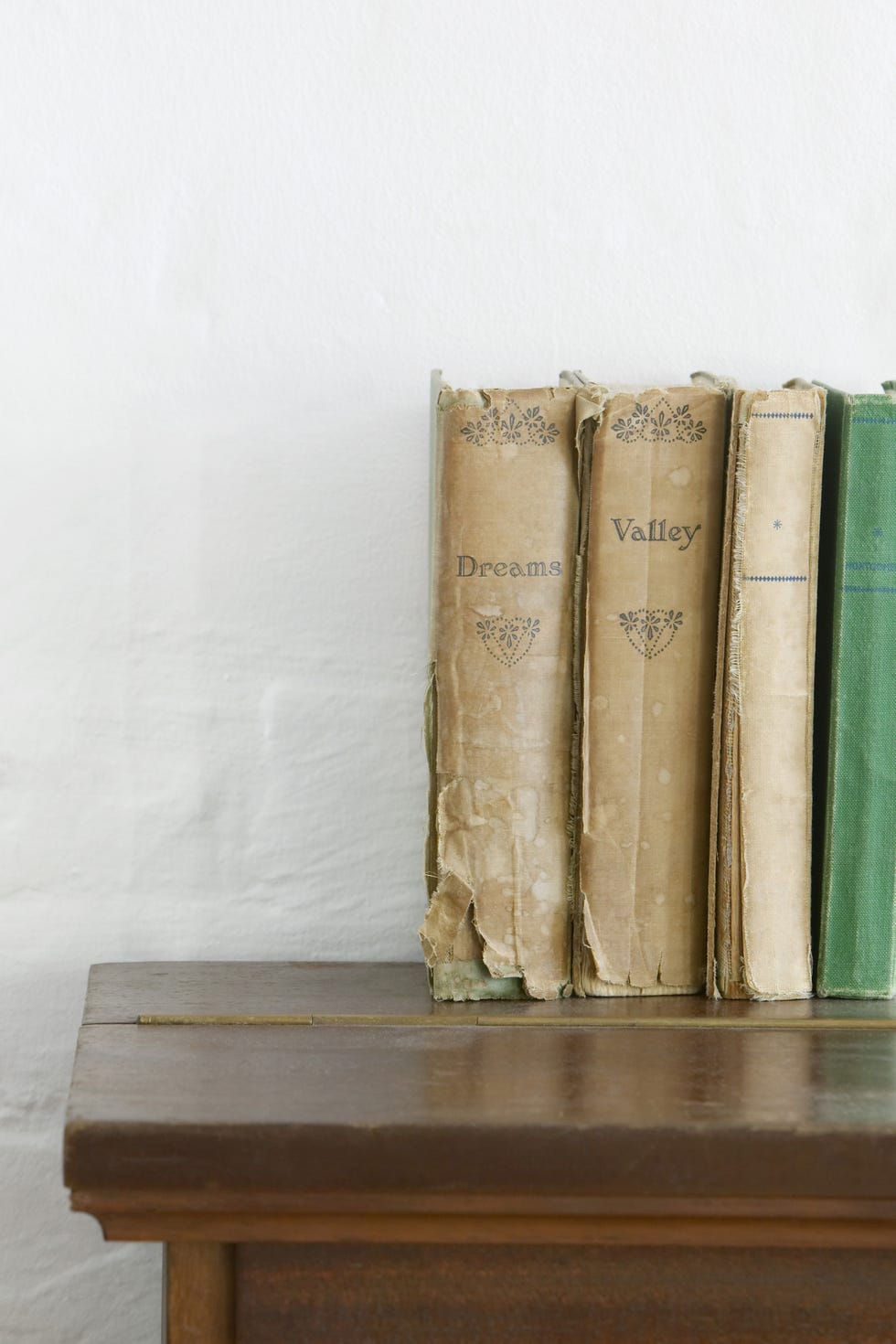 Wood, Book, Furniture, Table, Room, Beige, Shelf, Textile, Floor, Publication, 