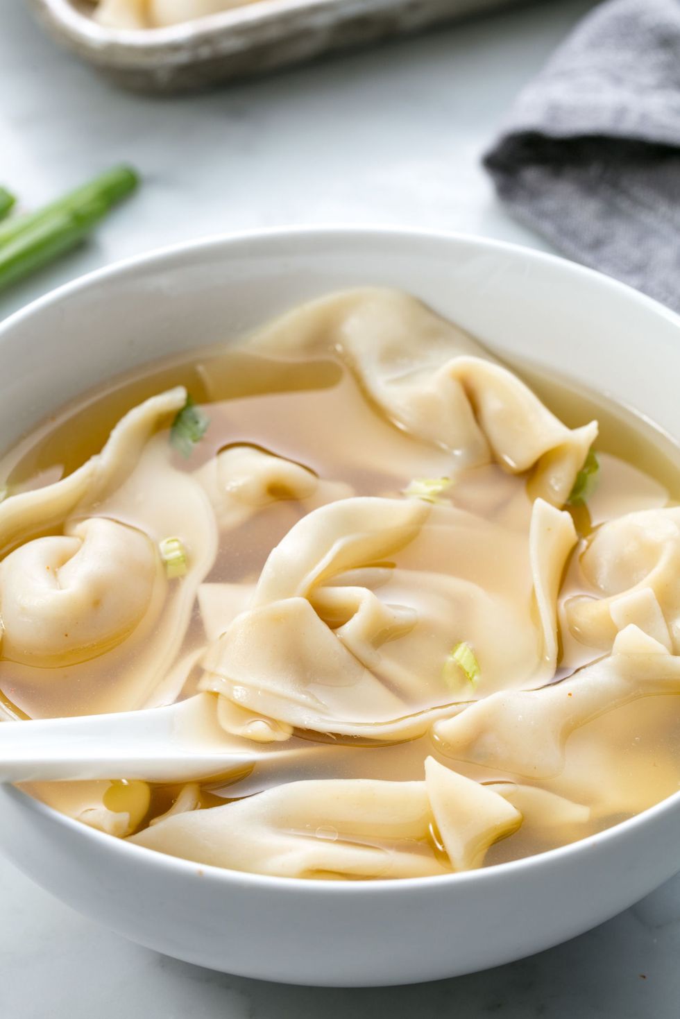 https://hips.hearstapps.com/del.h-cdn.co/assets/17/33/1600x2399/gallery-1502989514-wonton-soup-delish.jpg?resize=980:*