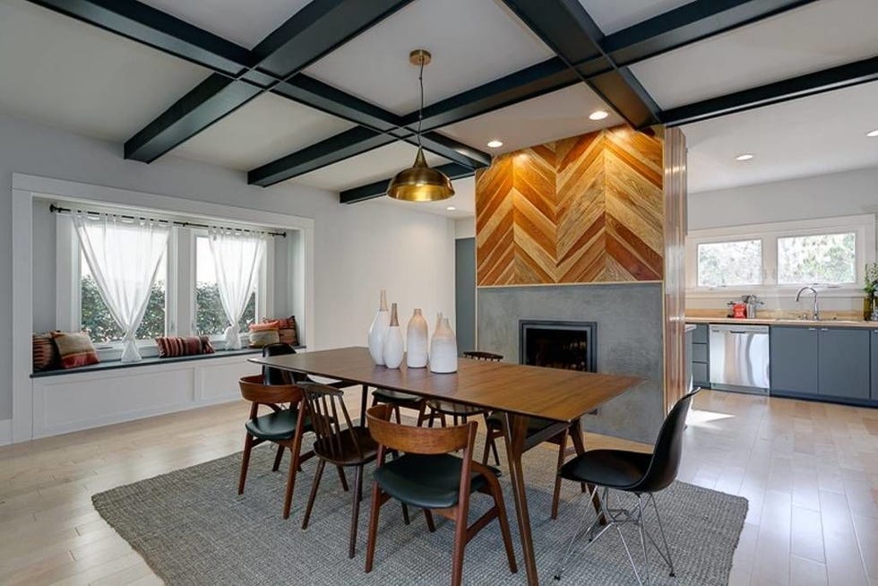 Wood, Floor, Lighting, Room, Interior design, Flooring, Property, Glass, Ceiling, Furniture, 