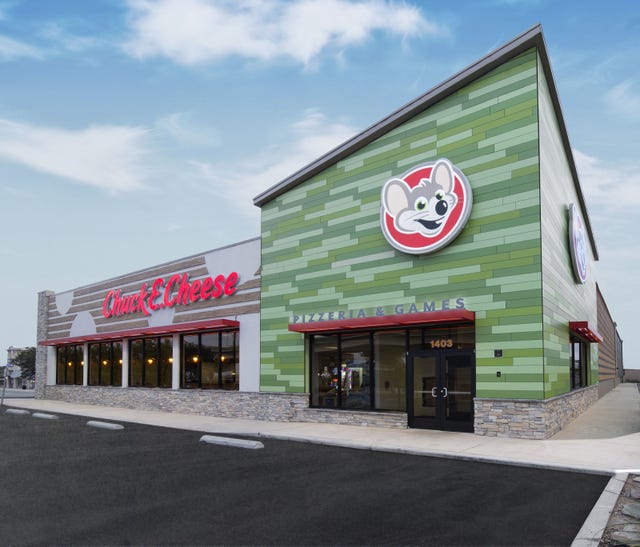 Building, Architecture, Restaurant, Facade, Fast food restaurant, Commercial building, House, Fast food, City, Road, 