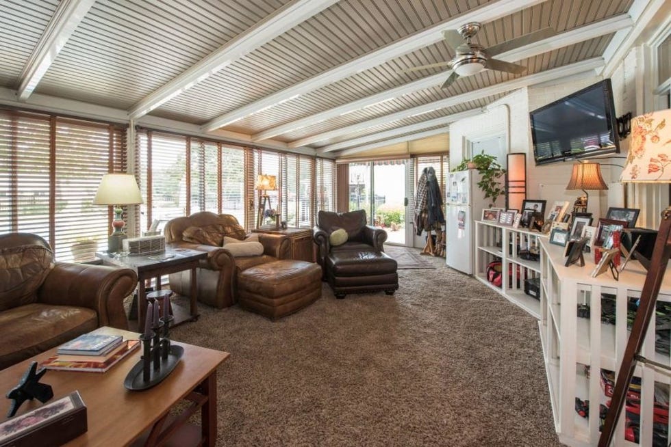 Property, Room, Building, Real estate, Ceiling, Interior design, Living room, Home, House, Furniture, 