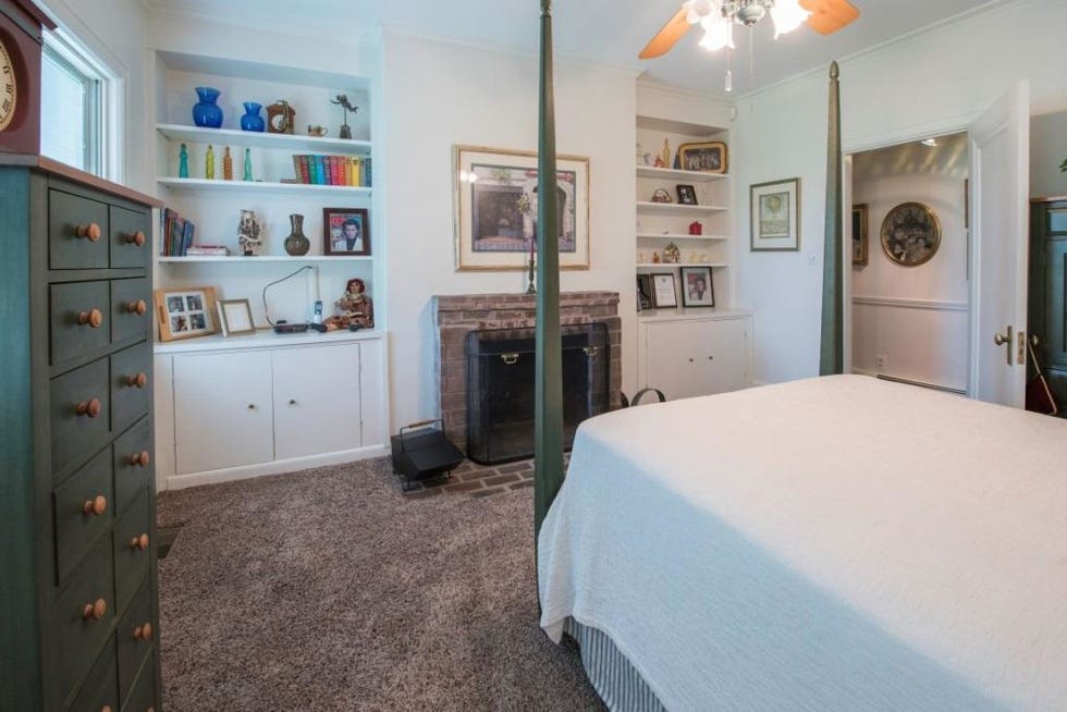 Room, Bedroom, Property, Furniture, Bed, Interior design, Bed sheet, Wall, Building, Floor, 