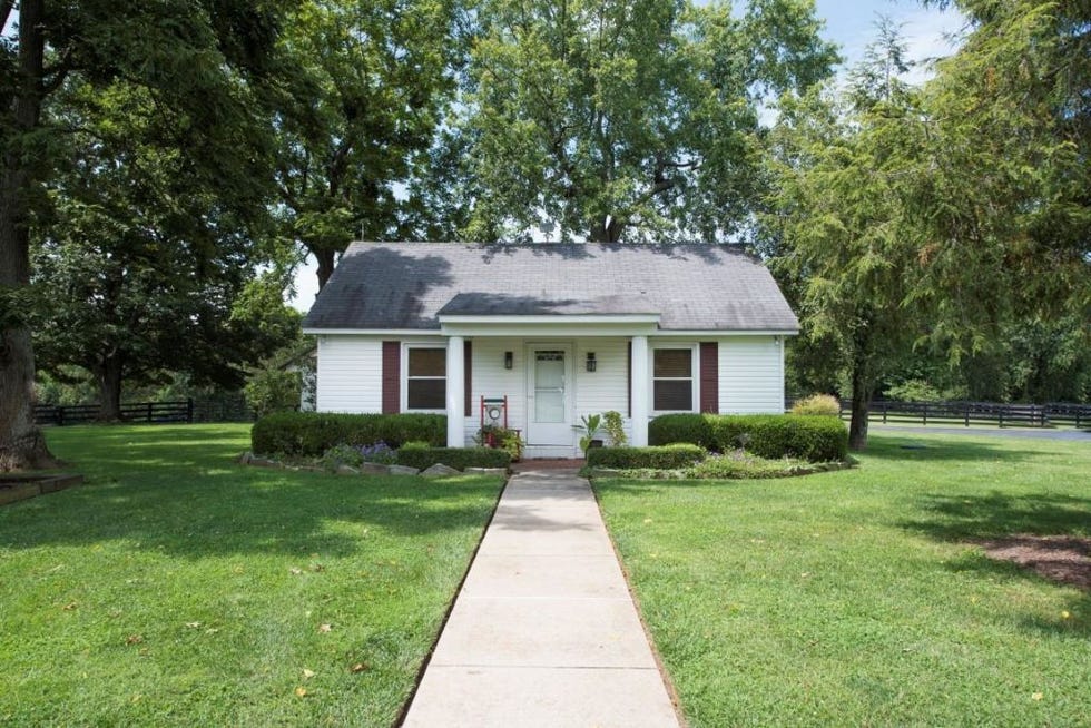 Property, Home, House, Real estate, Cottage, Estate, Building, Yard, Tree, Land lot, 