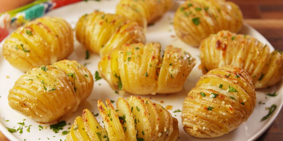 Best Cheesy Garlic Butter Potatoes Recipe - How to Make Cheesy Garlic ...