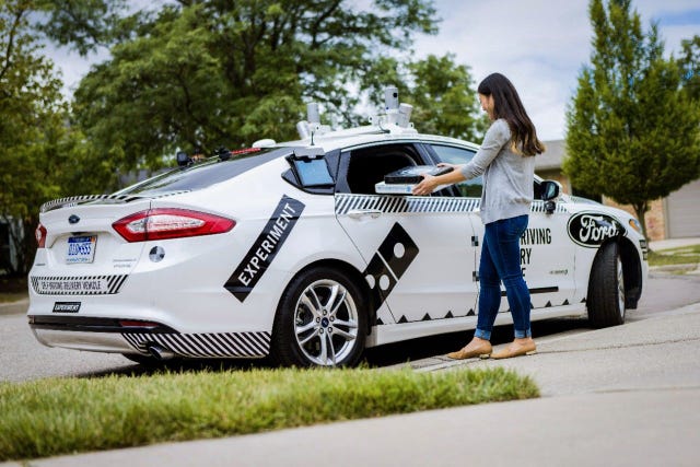 Tire, Wheel, Automotive design, Vehicle, Land vehicle, Car, Alloy wheel, Rim, Automotive wheel system, Fender, 