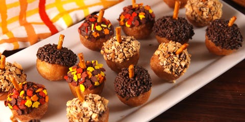 14 Edible Thanksgiving Crafts Table Decorations Delish Acorn Donut Holes Alexa Payesko When Your Thanksgiving Table