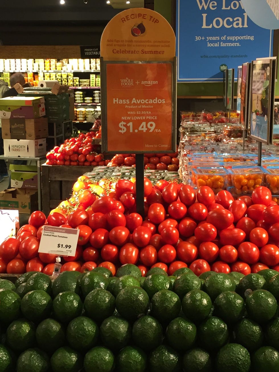 Natural foods, Local food, Whole food, Marketplace, Selling, Grocery store, Tomato, Fruit, Solanum, Vegetable, 