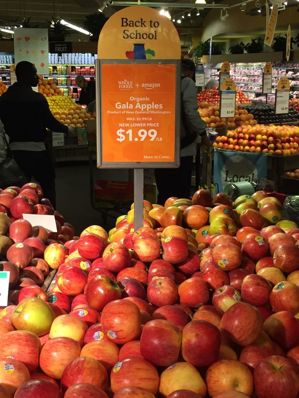 Natural foods, Whole food, Local food, Marketplace, Fruit, Grocery store, Market, Food, Selling, Plant, 