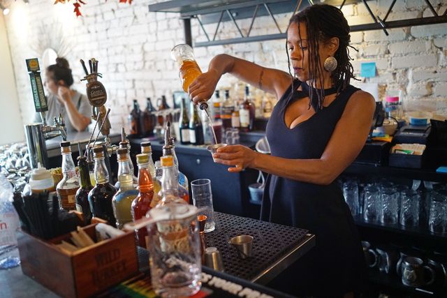 9 Things You Do That Really Piss Off Bartenders
