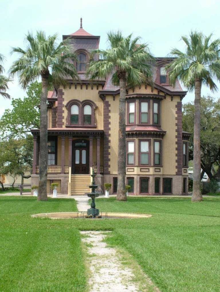 Property, Estate, Building, Mansion, House, Home, Architecture, Real estate, Tree, Hacienda, 