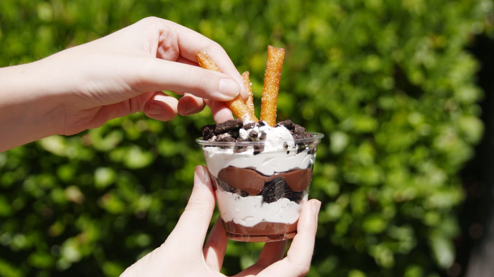 Food, Ice cream, Milkshake, Hand, Frozen dessert, Dessert, Whipped cream, Parfait, Sundae, Dairy, 