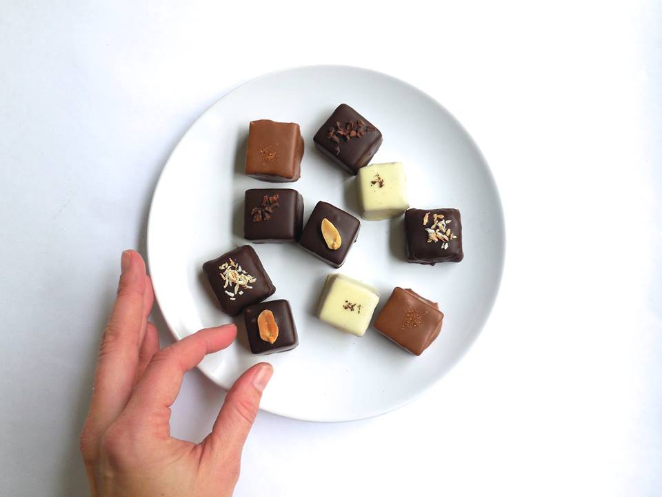 Chocolate, Food, Dominostein, Fudge, Bonbon, Cuisine, Praline, Confectionery, Toffee, Petit four, 