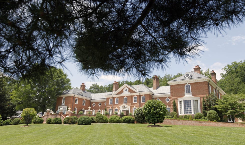 Estate, Home, Property, House, Building, Mansion, Manor house, Real estate, Lawn, Tree, 