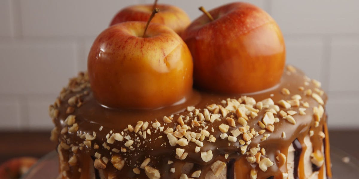 You Need To See How This Caramel Apple Cake Is Made