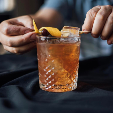 Drink, Dark 'n' stormy, Alcoholic beverage, Old fashioned, Beer cocktail, Long island iced tea, Distilled beverage, Cocktail, Iced tea, Cuba libre, 
