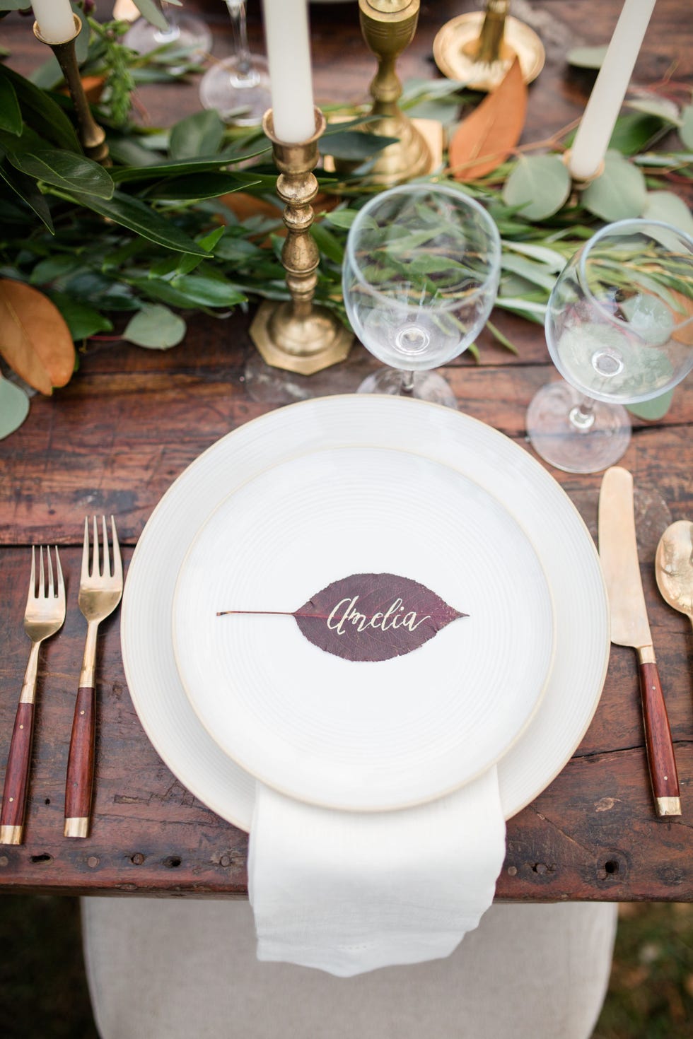 Dishware, Table, Plate, Tableware, Saucer, Textile, Linens, Wood, Furniture, Serveware, 