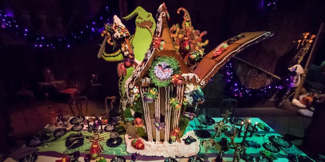Performance, Event, Performing arts, Fictional character, Games, Stage, 