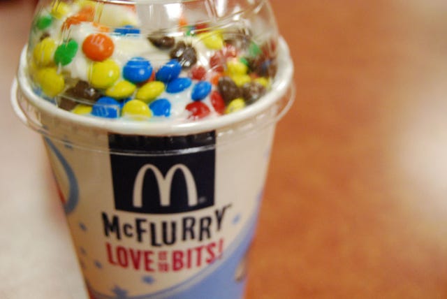 food, sweetness, sundae, snack, dairy, dessert, cream, frozen dessert, ice cream, cuisine,