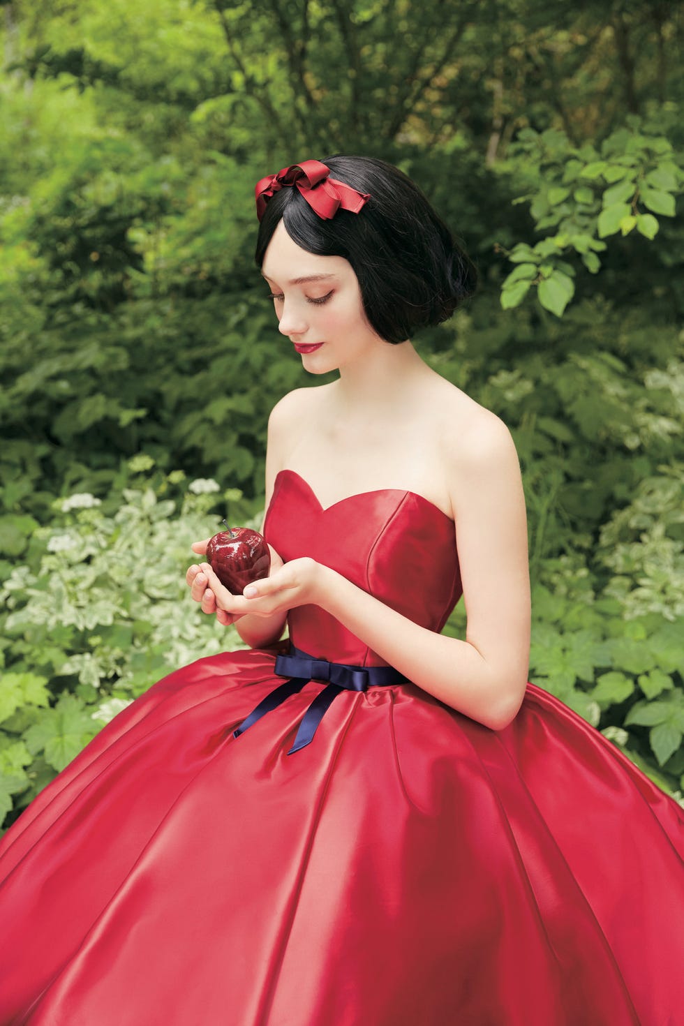 Gown, Dress, Clothing, Red, Quinceañera, Strapless dress, Pink, Headpiece, Formal wear, Satin, 