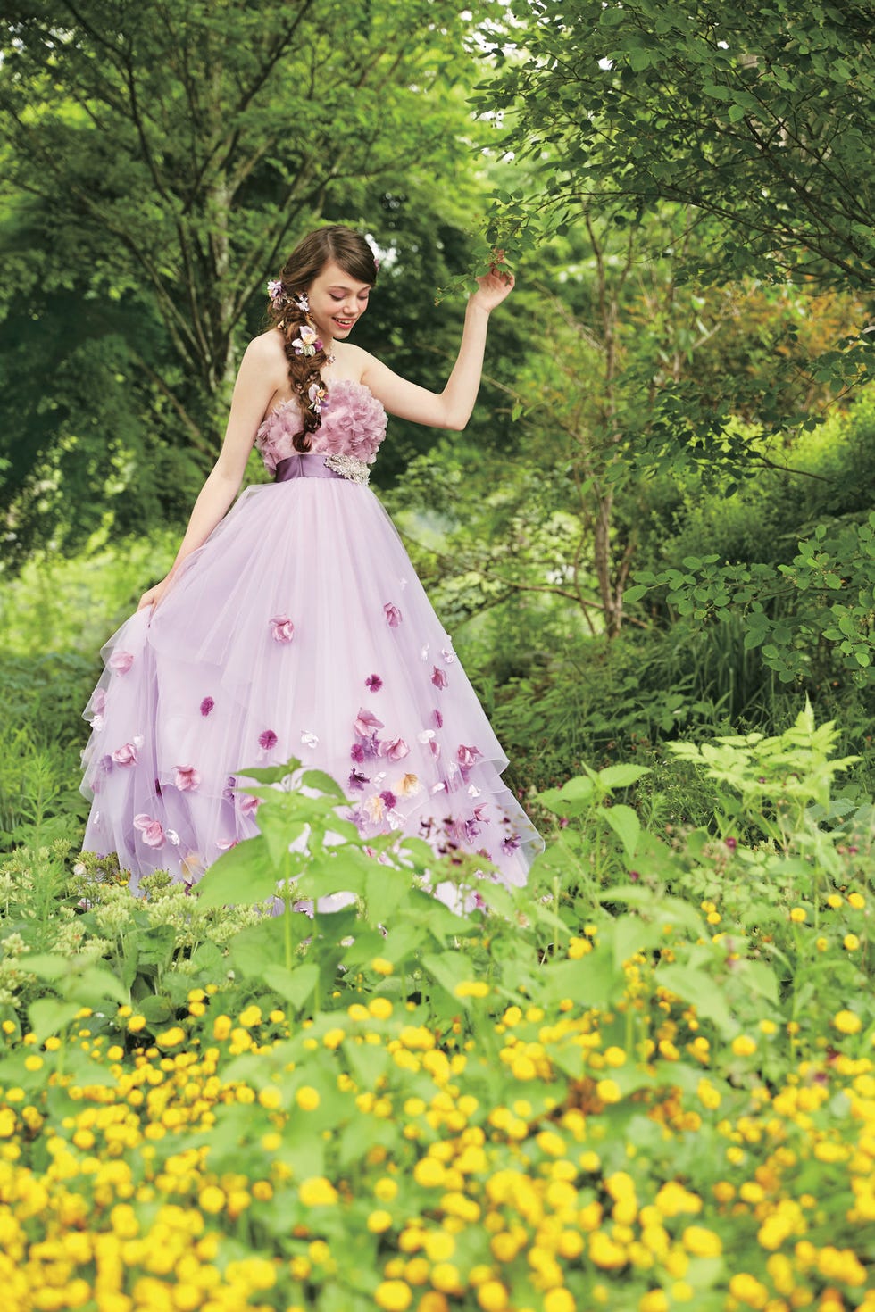 People in nature, Dress, Clothing, Green, Natural environment, Yellow, Spring, Beauty, Wildflower, Botany, 