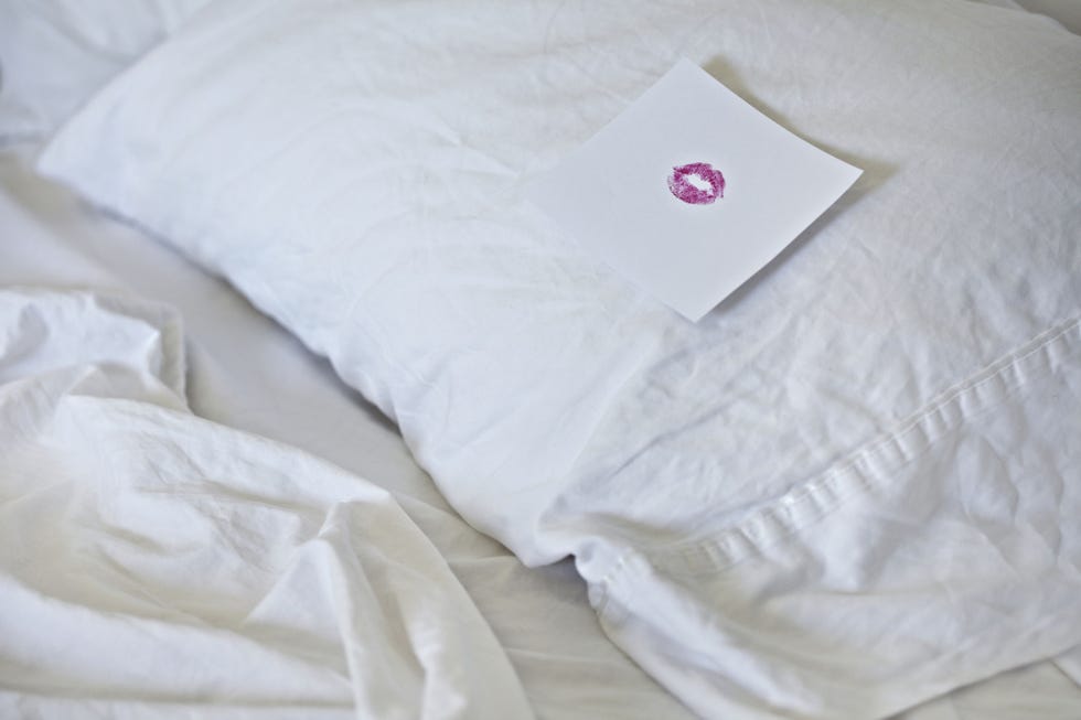 White, Bed sheet, Bedding, Textile, Pillow, Furniture, Linens, Duvet cover, Mattress, Duvet, 
