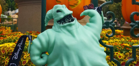 Green, Animated cartoon, Animation, Outerwear, Photography, Fictional character, Plant, Statue, 