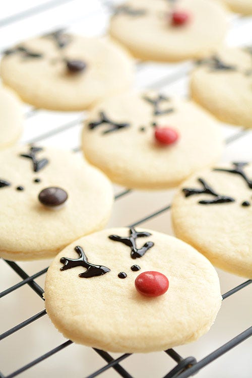 Food, Cuisine, Baking, Dish, Dessert, Cookie, Baked goods, Finger food, Biscuit, Heart, 