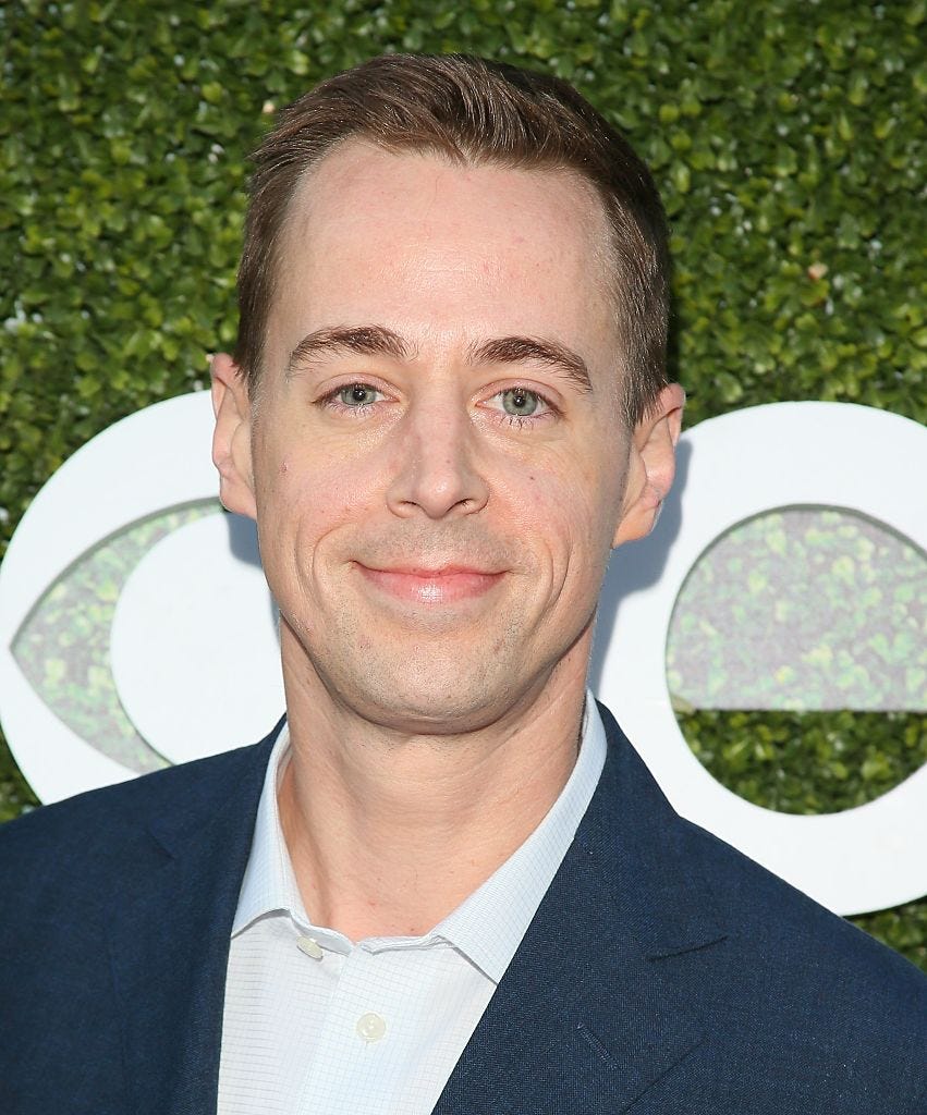 Eyebrow, Chin, Forehead, Smile, White-collar worker, Businessperson, 