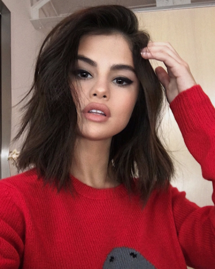 Hair, Face, Eyebrow, Lip, Hairstyle, Forehead, Beauty, Long hair, Chin, Nose, 