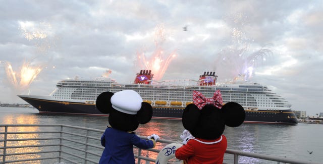 Cruise ship, Ship, Fun, Passenger ship, Travel, Vehicle, Tourism, World, Cloud, Watercraft, 