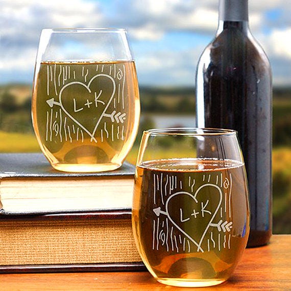 Glass, Drink, Wine glass, Stemware, Glass bottle, Drinkware, Alcoholic beverage, Pint glass, Beer glass, Bottle, 