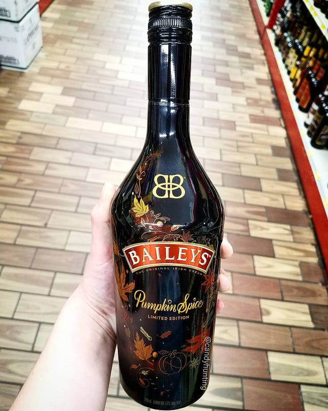 Alcoholic beverage, Distilled beverage, Liqueur, Drink, Alcohol, Bottle, Glass bottle, Baileys irish cream, Liqueur coffee, Cream liqueur, 