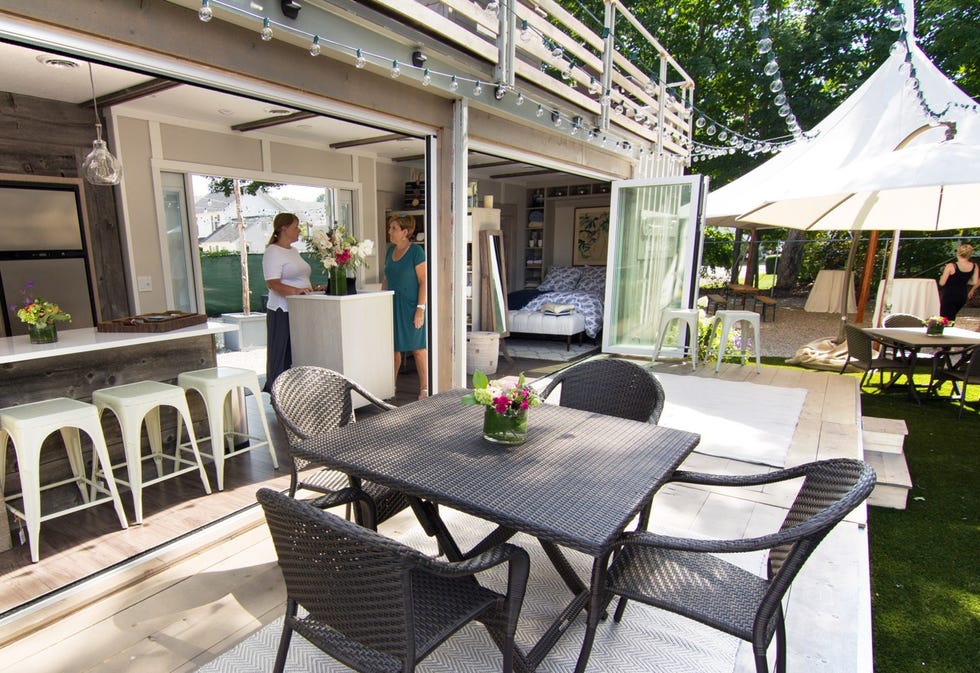 Property, Building, Furniture, Patio, Room, Table, House, Outdoor table, Real estate, Interior design, 