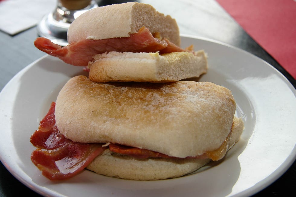 Dish, Food, Cuisine, Ingredient, Breakfast roll, Breakfast sandwich, Bacon sandwich, Slider, Produce, Baked goods, 