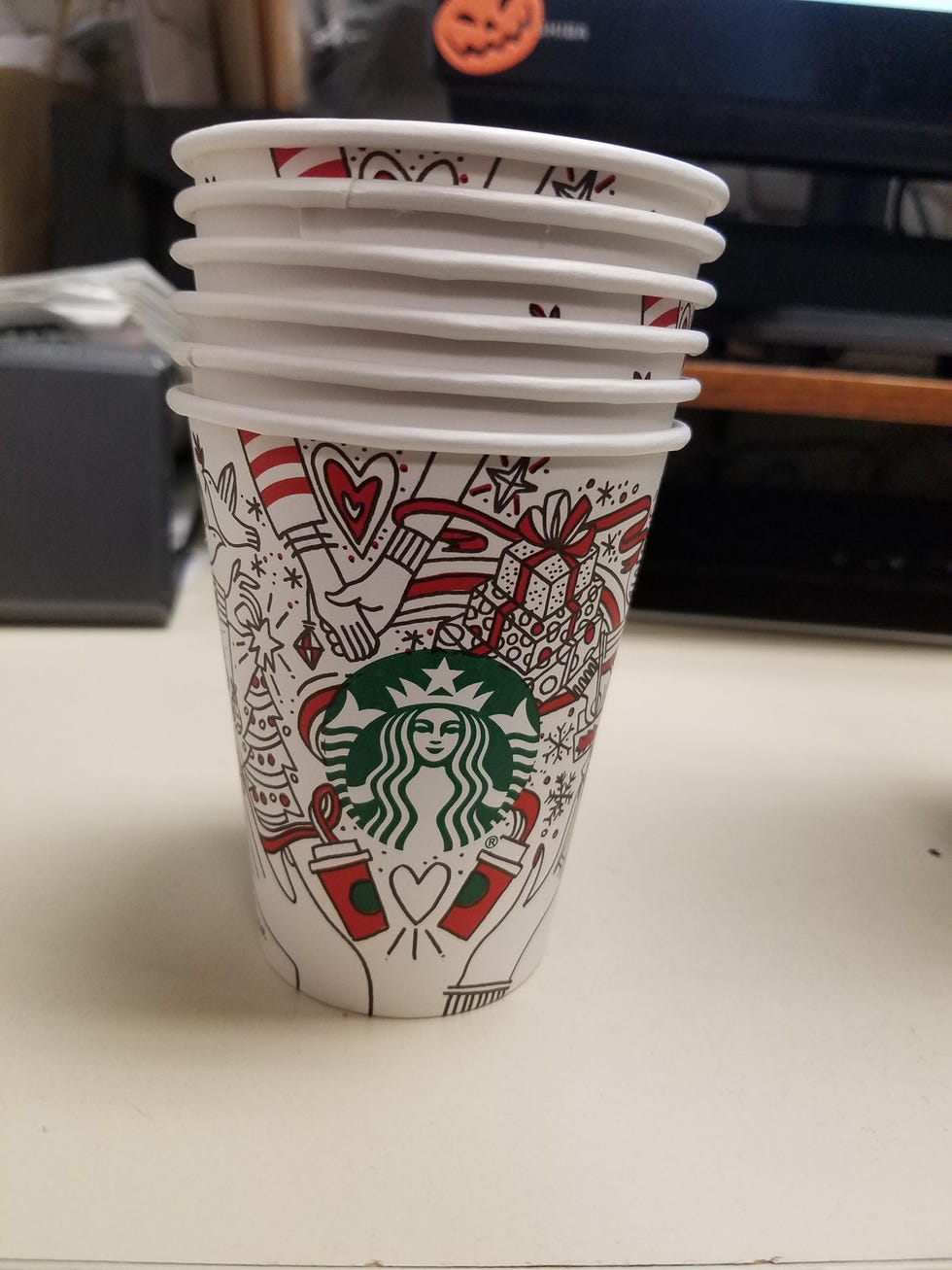 Cup, Flowerpot, Cup, Coffee cup sleeve, Drinkware, Ceramic, Coffee cup, Tableware, Lid, Plastic, 