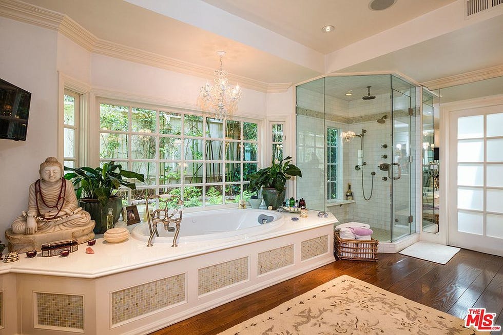 Property, Room, Interior design, Ceiling, Building, Home, Furniture, House, Real estate, Estate, 