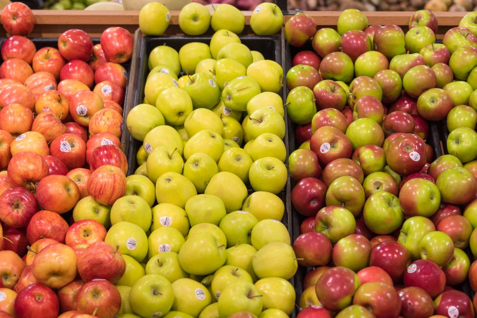 PSA: The Apples You're Buying At The Grocery Store Are Way Older Than ...