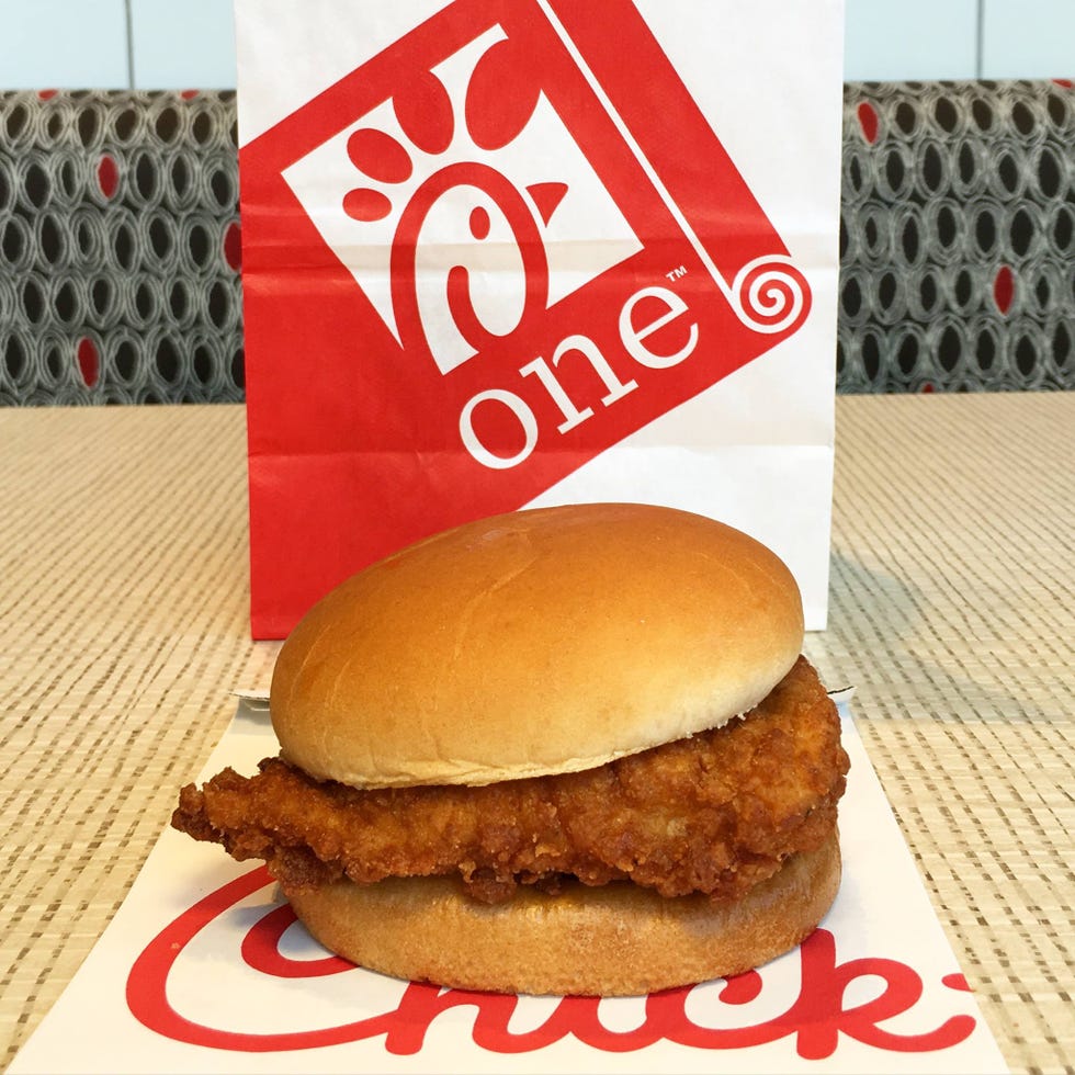 Food, Dish, Fast food, Cuisine, Hamburger, Ingredient, Cheeseburger, Slider, Veggie burger, Junk food, 